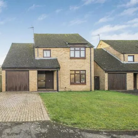 Buy this 4 bed house on Bath Road in West Berkshire, RG31 7RY