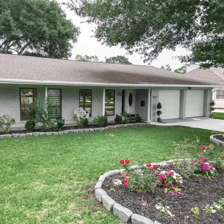 Rent this 3 bed house on 375 Shirleen Drive in Pasadena, TX 77586