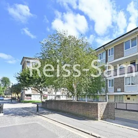 Rent this 4 bed room on Devonshire House in Bath Terrace, London