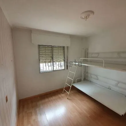 Image 2 - Calle Luis Montoto, 41007 Seville, Spain - Apartment for rent