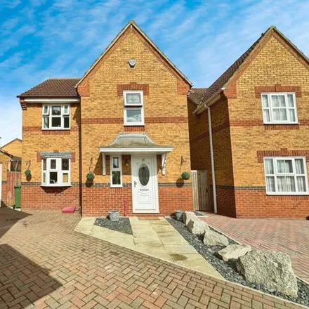 Buy this 3 bed house on Alderton Road in Stanford-le-Hope, RM16 3DY