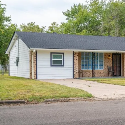 Buy this 3 bed house on 1174 West Jackson Street in Clarksville, TX 75426