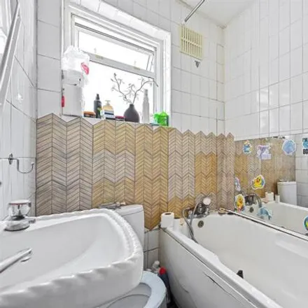 Image 7 - Bolton Road, London, NW10 4BG, United Kingdom - Apartment for sale