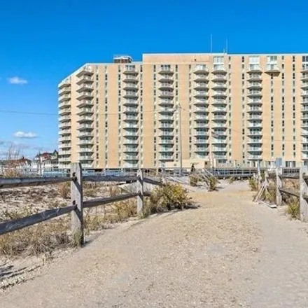Buy this 1 bed condo on 999 Park Place in Ocean City, NJ 08226