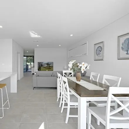 Rent this 4 bed house on Shell Cove NSW 2529