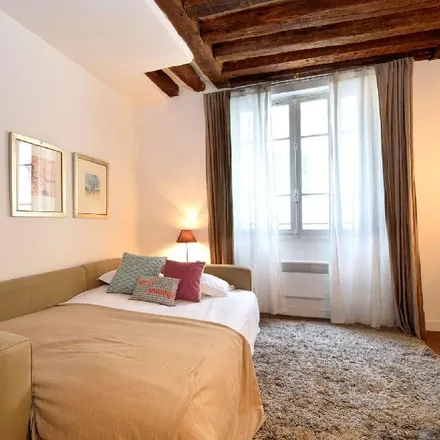 Rent this 2 bed apartment on 200 Rue Saint-Honoré in 75001 Paris, France