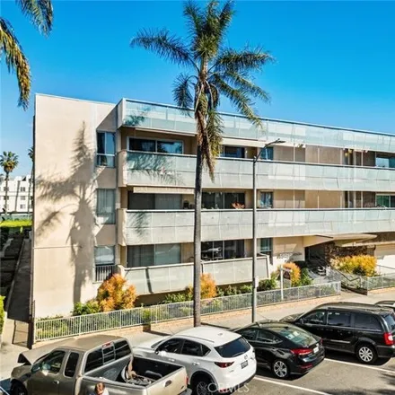 Buy this 1 bed condo on 235 West Cereza Way in Long Beach, CA 90802