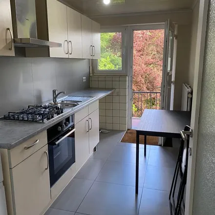 Image 6 - Rue Edmond Yernaux, 6061 Charleroi, Belgium - Apartment for rent