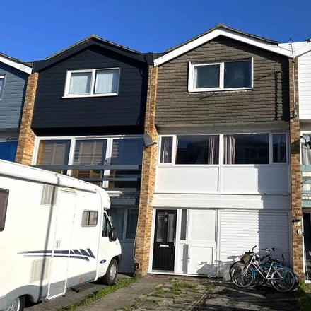 Rent this 4 bed townhouse on Sandown Close in Gosport, PO12 2TL
