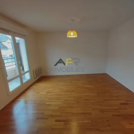 Rent this 3 bed apartment on 10 Route de Corbeil in 91160 Longjumeau, France