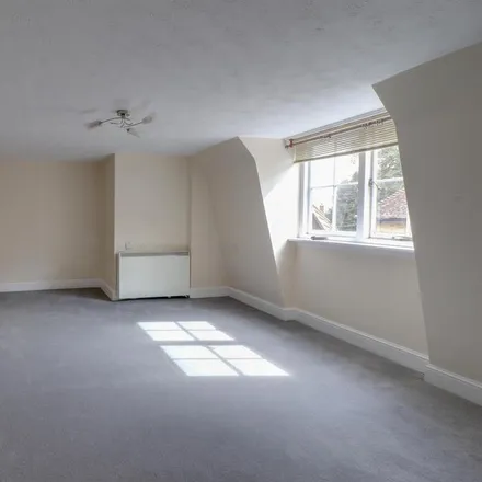 Image 3 - The Lawns Drive, Wormley, EN10 7BU, United Kingdom - Apartment for rent