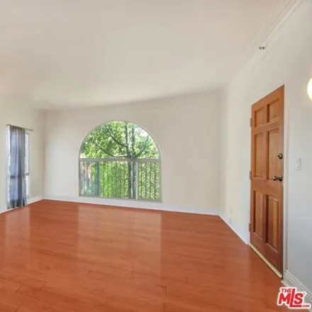 Image 8 - 283 North Kenmore Avenue, Los Angeles, CA 90004, USA - House for sale