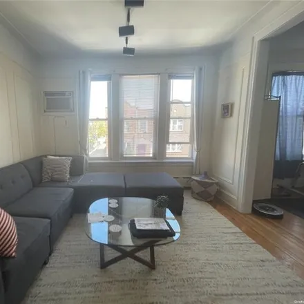 Image 3 - 21-12 23rd Terrace, New York, NY 11105, USA - House for sale