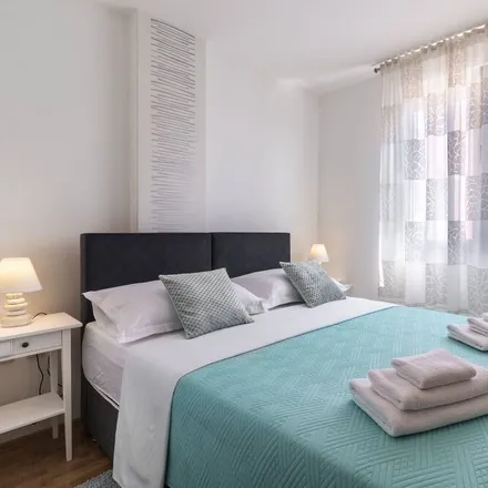 Rent this 2 bed apartment on 21214 Grad Kaštela