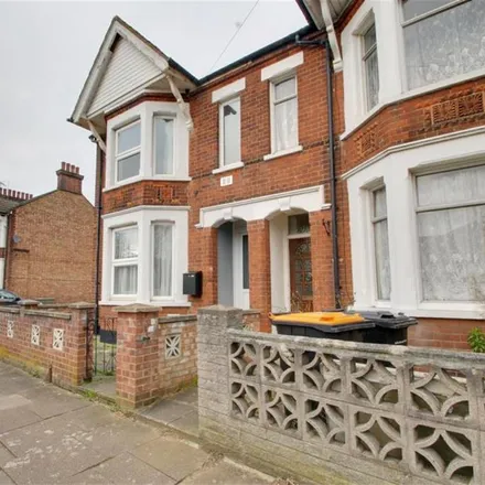 Rent this 5 bed house on Bridge Road in Bedford, MK42 9LF