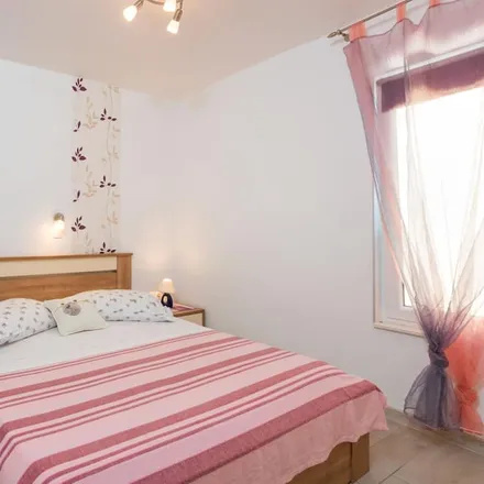 Rent this 1 bed apartment on 21466 Zastražišće
