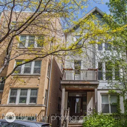 Rent this 2 bed condo on 828 West Buckingham Place in Chicago, IL 60657