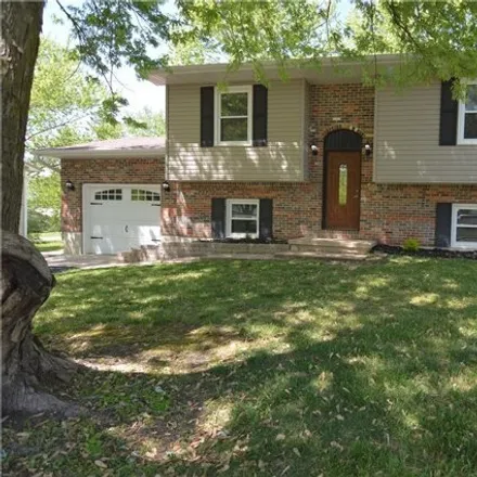 Buy this 3 bed house on 913 Sunset Strip in Eldon, MO 65026