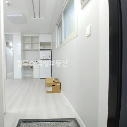 Rent this studio apartment on 서울특별시 관악구 신림동 98-272
