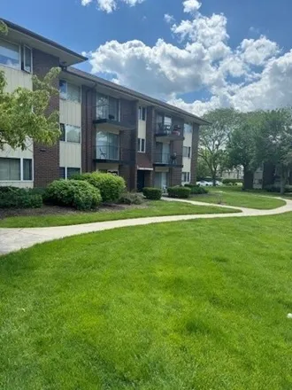Rent this 1 bed condo on 5S100 Pebblewood Ln Apt E1 in Naperville, Illinois