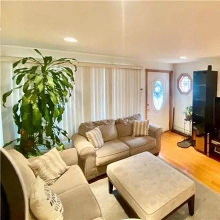 Image 3 - 1930 East 35th Street, New York, NY 11234, USA - House for sale