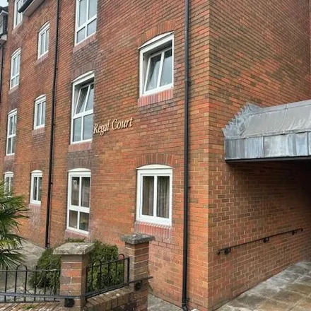 Image 4 - Morrisons, Weymouth Street, Warminster, BA12 9NT, United Kingdom - Apartment for rent