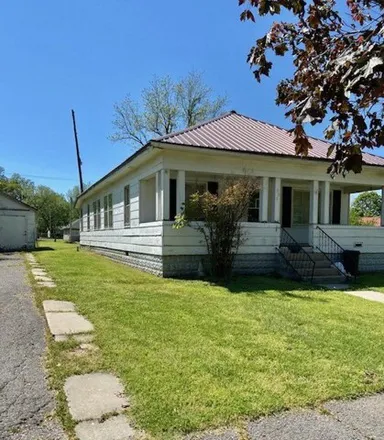 Buy this 3 bed house on 354 South Elm Street in Dexter, MO 63841