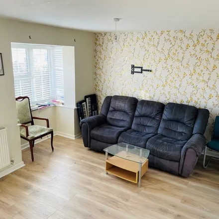 Rent this 4 bed apartment on Parkview Close in Fenton, ST3 2BF