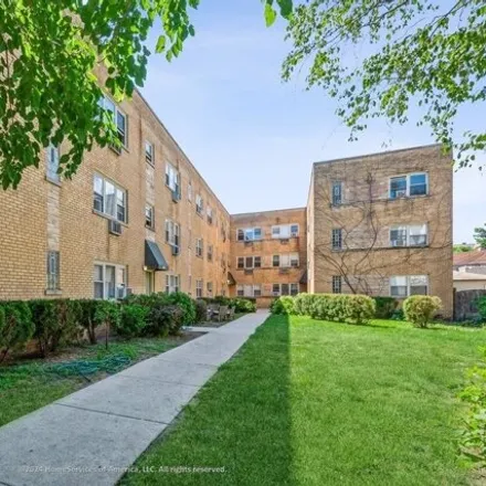 Buy this 1 bed condo on 1711-1715 West Estes Avenue in Chicago, IL 60645