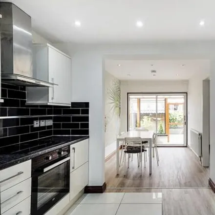 Image 2 - Salmons Road, London, N9 7JS, United Kingdom - Townhouse for rent