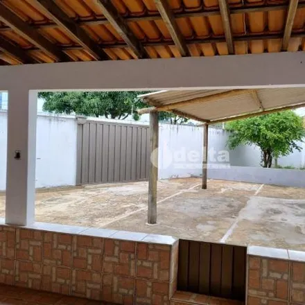 Rent this 2 bed house on Avenida Olímpio Oliveira de Freitas in Jardim das Palmeiras, Uberlândia - MG