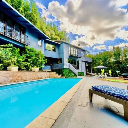 Rent this 5 bed apartment on Harvard-Westlake Upper School in Potosi Avenue, Los Angeles