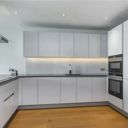 Image 2 - 136 Battersea Park Road, London, SW11 4LY, United Kingdom - Townhouse for rent
