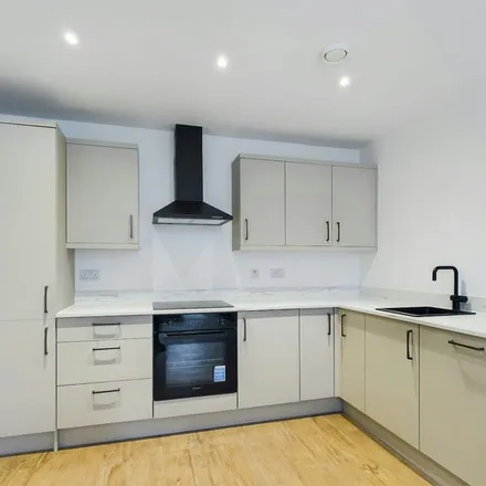 Image 2 - Omina One, Queen Street, Sheffield, S1 2DU, United Kingdom - Apartment for rent