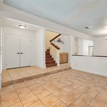 Image 7 - 18836 Hatteras Street, Los Angeles, CA 91356, USA - Townhouse for sale