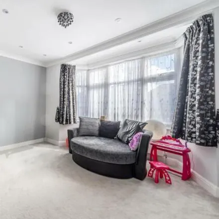 Rent this 4 bed house on Oakleigh Court in London, United Kingdom
