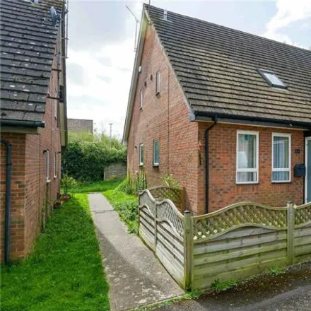 Rent this 1 bed townhouse on 68 Beaconsfield Way in Reading, RG6 5UX