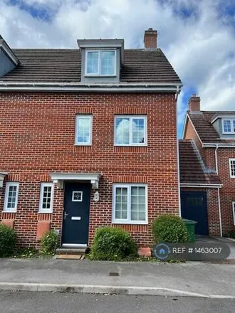 Rent this 4 bed duplex on School Close in Basingstoke, RG22 5FY