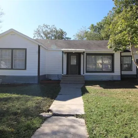 Image 1 - 1021 West Kuykendall Street, Grand Saline, Van Zandt County, TX 75140, USA - House for rent