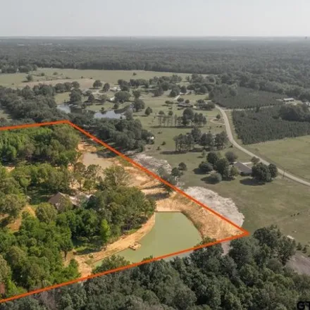 Image 2 - 298 Country Club Drive, Mount Pleasant, TX 75455, USA - House for sale
