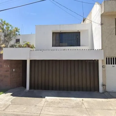 Buy this 3 bed house on Calle Valle de Bravo 111A in Valle Del Campestre, 37150 León