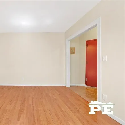 Image 4 - 1885 West 9th Street, New York, NY 11223, USA - Townhouse for sale