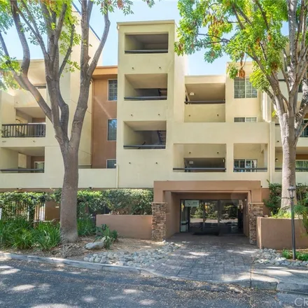 Buy this 2 bed condo on 5510 Owensmouth Avenue in Los Angeles, CA 91367