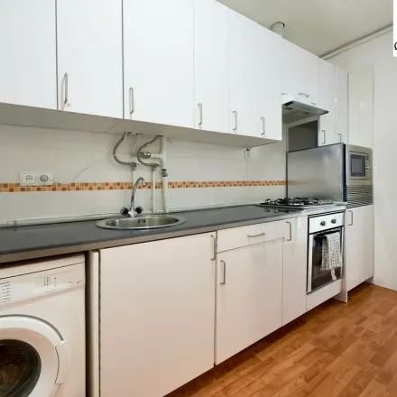 Rent this 8 bed apartment on Pizza Hut in Avenida João XXI, 1000-081 Lisbon