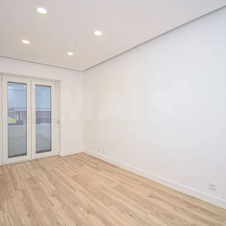 Rent this 3 bed apartment on unnamed road in 2710-037 Rio de Mouro, Portugal