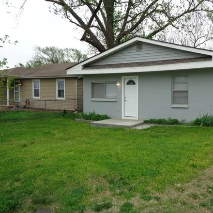 Buy this 2 bed house on 2328 North Oakland Avenue in Springfield, MO 65803