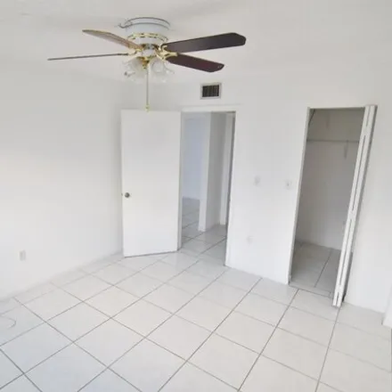 Image 9 - 7300 Wayne Avenue, Atlantic Heights, Miami Beach, FL 33141, USA - Condo for rent