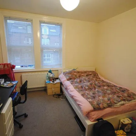 Image 3 - Hartley Avenue, Leeds, LS6 2LW, United Kingdom - Apartment for rent