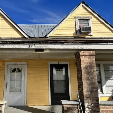 Buy this studio house on First Assembly of God Church in East Congress Street, Brookhaven