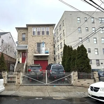 Rent this 3 bed apartment on 9 Halleck Street in Newark, NJ 07104